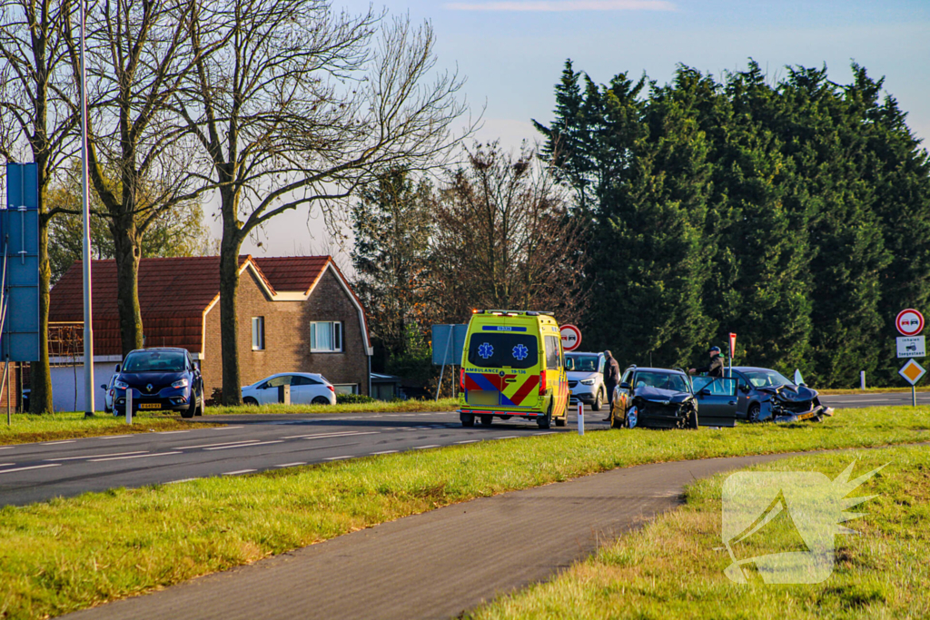 Toevallig passerende ambulance meldt frontale aanrijding