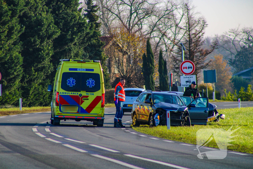 Toevallig passerende ambulance meldt frontale aanrijding