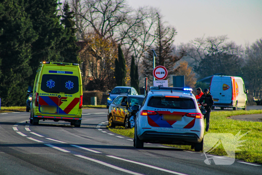 Toevallig passerende ambulance meldt frontale aanrijding