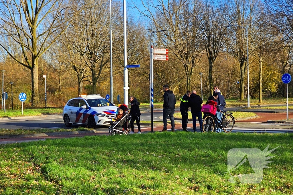 Fietsster aangereden op rotonde