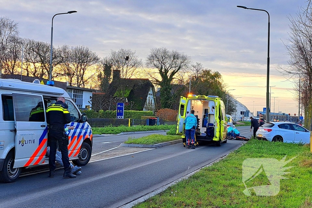 Voetganger zwaargewond bij aanrijding met personenauto