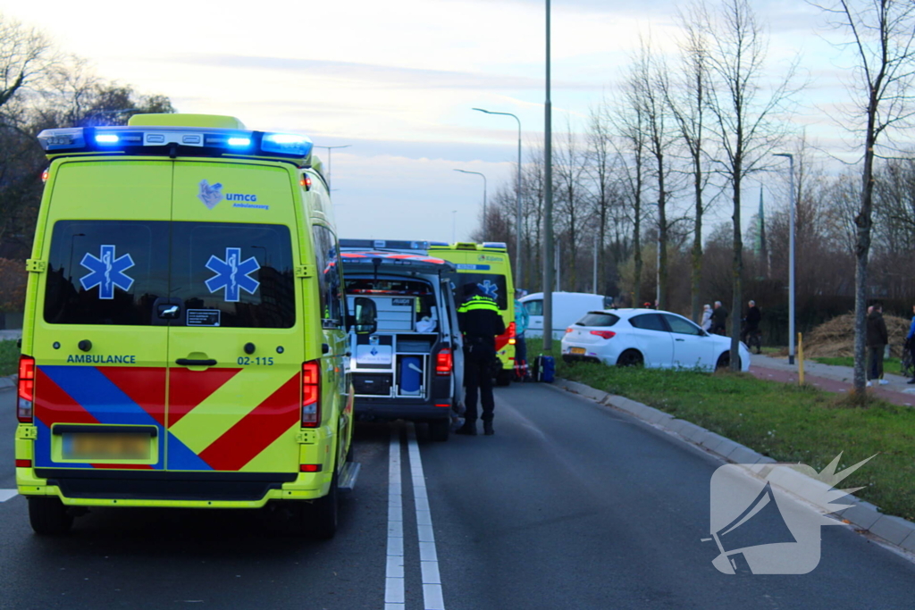 Voetganger zwaargewond bij aanrijding met personenauto