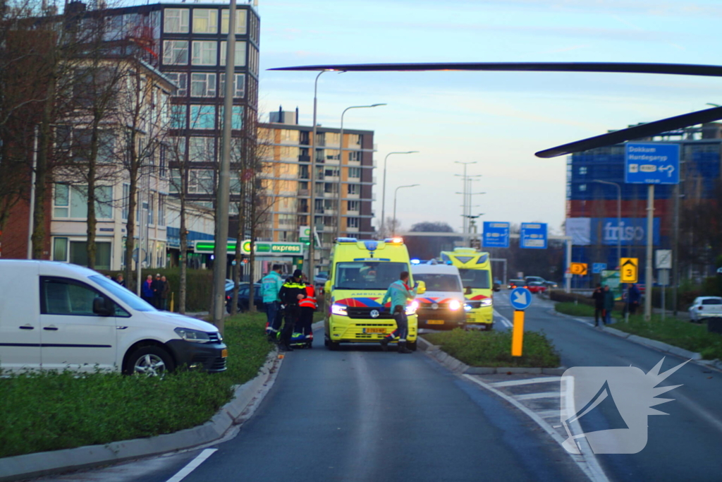 Voetganger zwaargewond bij aanrijding met personenauto