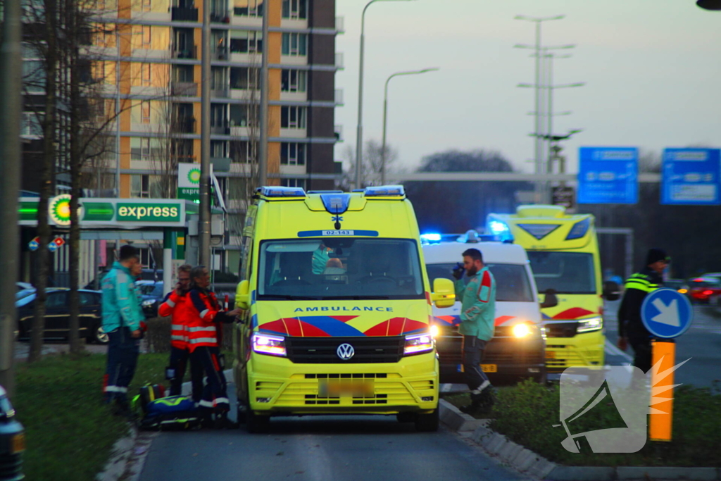 Voetganger zwaargewond bij aanrijding met personenauto