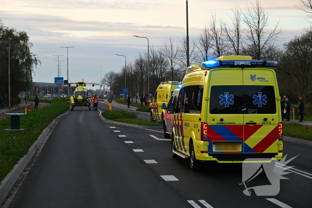 Voetganger zwaargewond bij aanrijding met personenauto