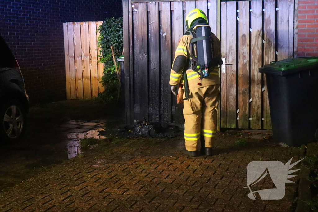 Politie onderzoekt mogelijke brandstichting na containerbrand