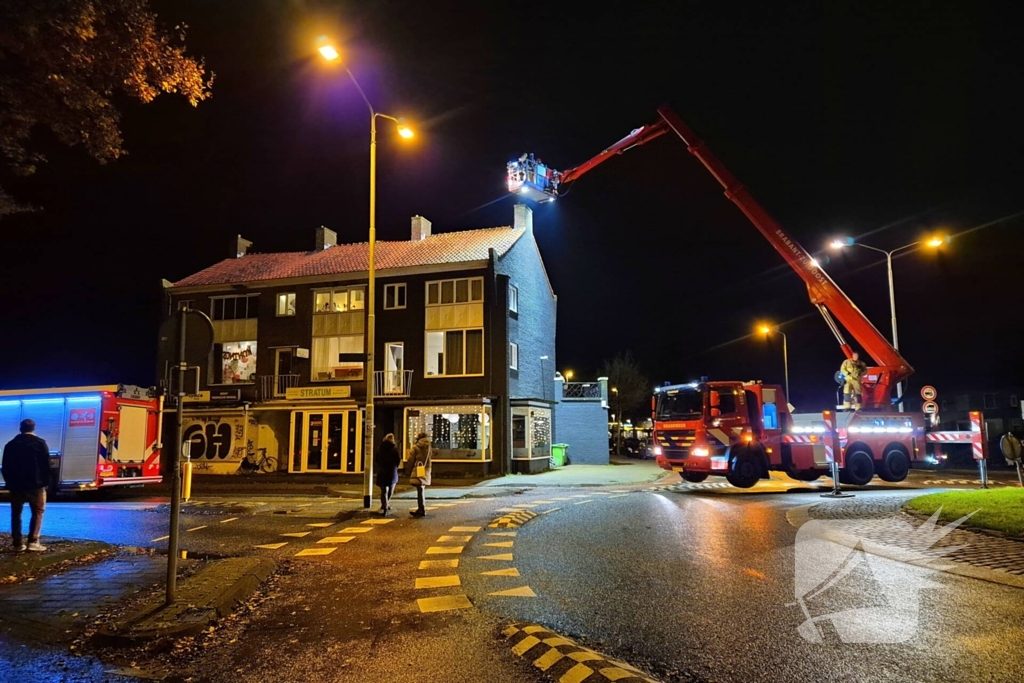 Rotonde geblokkeerd door brandweer wegens schoorsteenbrand