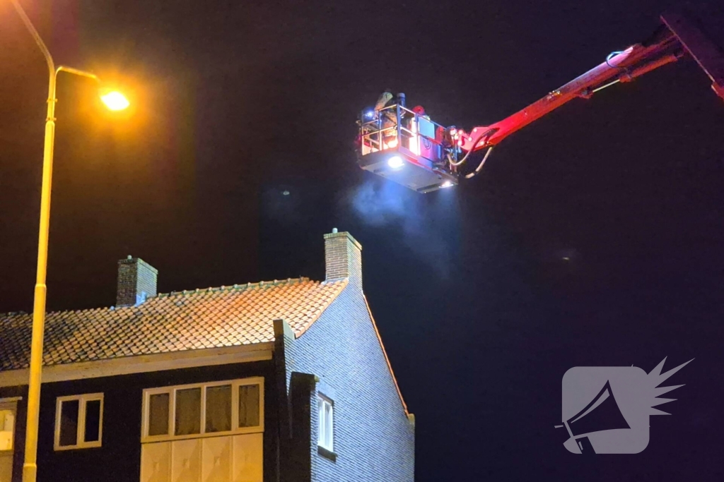 Rotonde geblokkeerd door brandweer wegens schoorsteenbrand