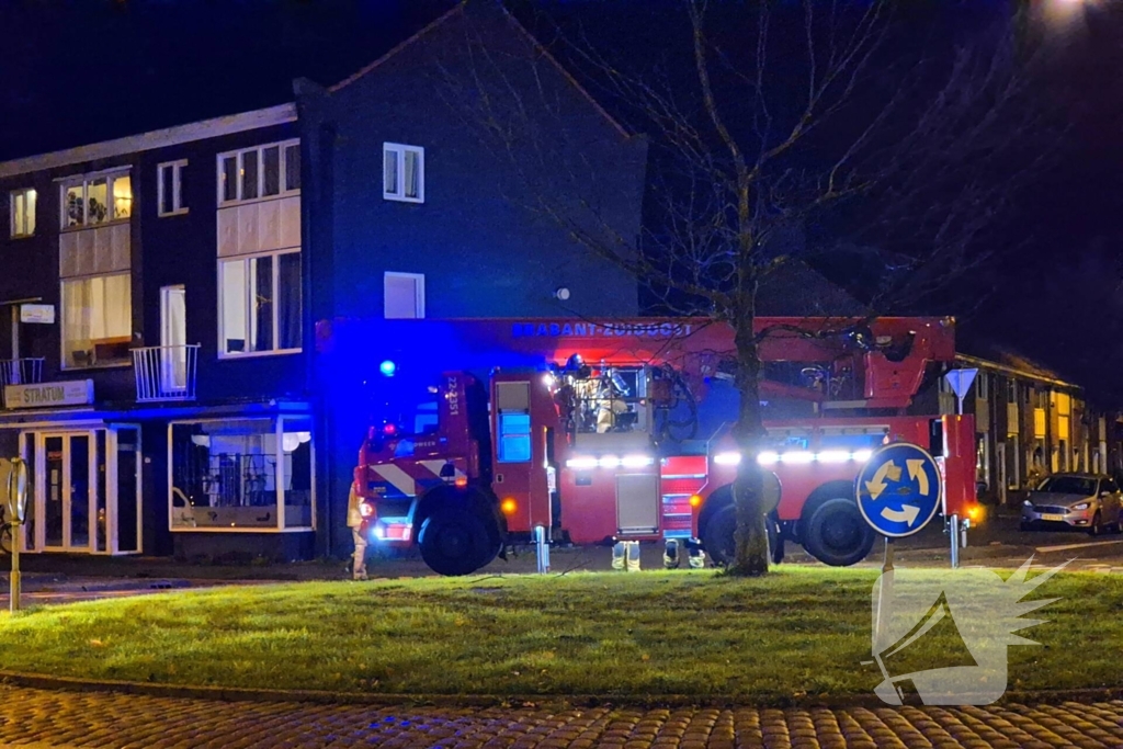 Rotonde geblokkeerd door brandweer wegens schoorsteenbrand