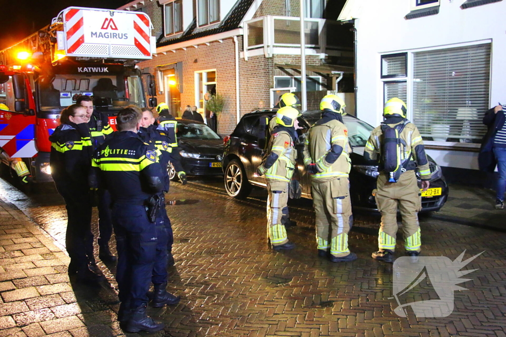 Brandweer doet onderzoek in woning na rookontwikkeling