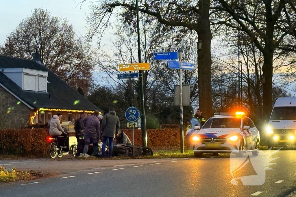 Scooterrijder geschept bij oversteekplaats