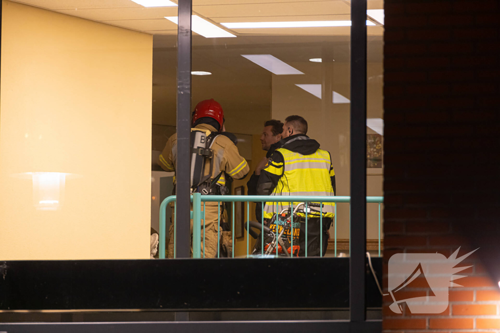 Brandend kleed zorgt voor rookontwikkeling in appartement