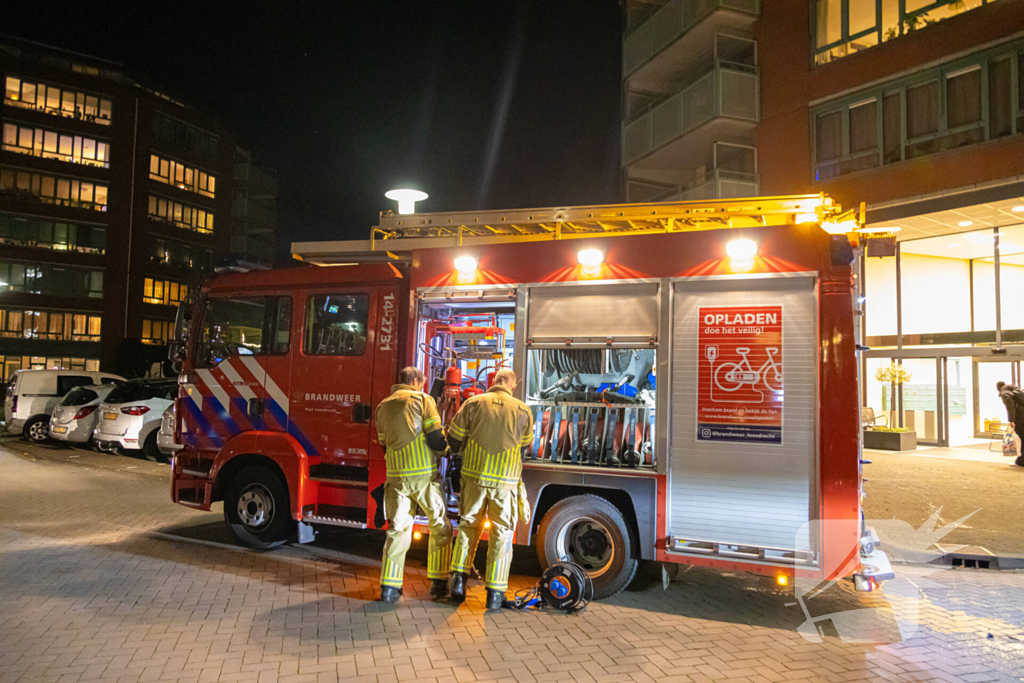 Brandend kleed zorgt voor rookontwikkeling in appartement