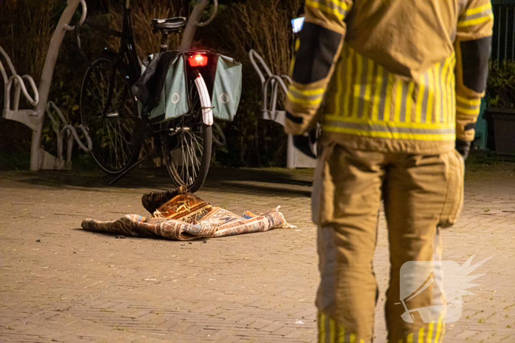 Brandend kleed zorgt voor rookontwikkeling in appartement