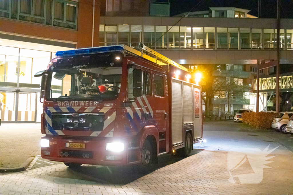 Brandend kleed zorgt voor rookontwikkeling in appartement