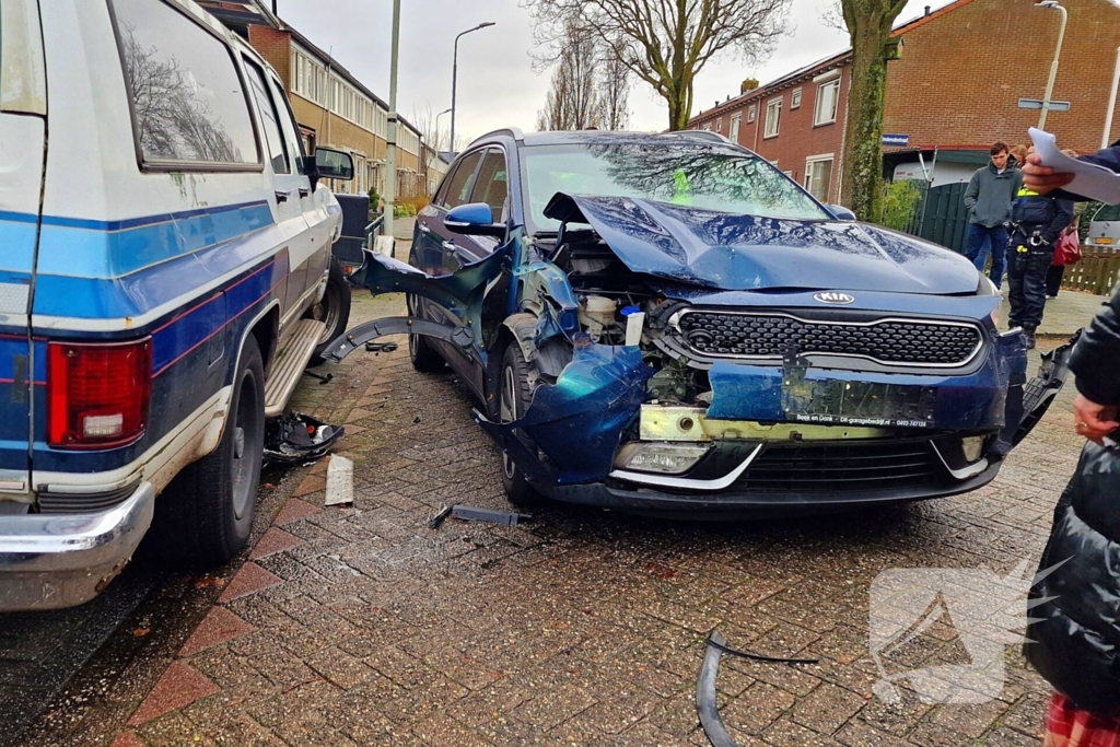 Forse schade bij aanrijding tussen meerdere voertuigen