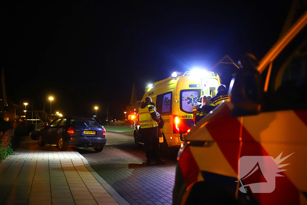 Automobilist raakt onwel en klapt op lantaarnpaal