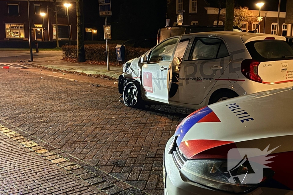 Enorme schades na aanrijding op kruising