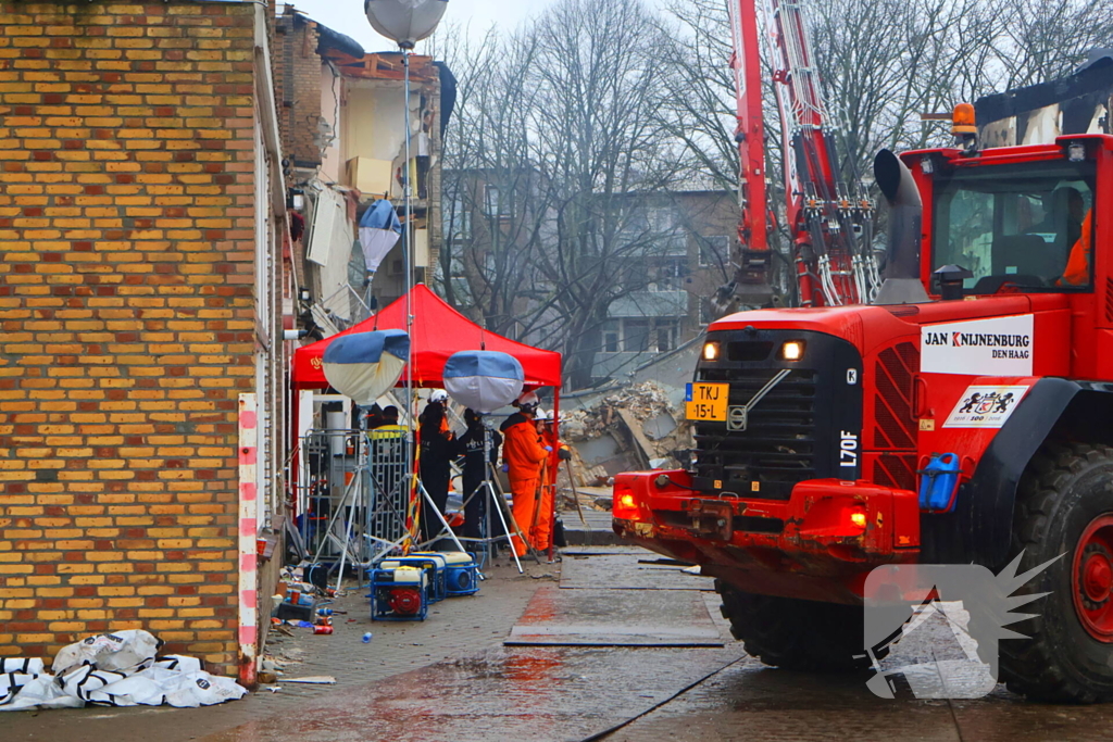 Nieuwe ploeg brandweermensen zoekt verder naar slachtoffers