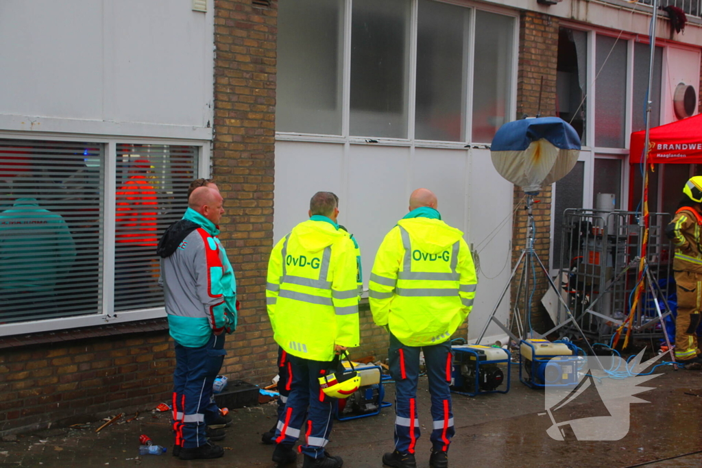 Nieuwe ploeg brandweermensen zoekt verder naar slachtoffers