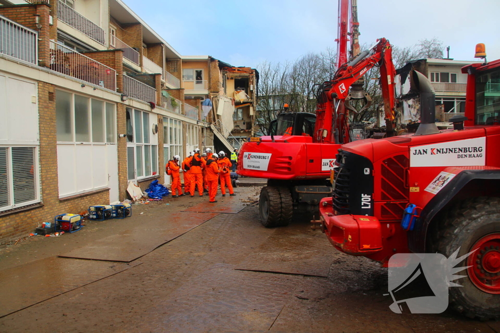 Nieuwe ploeg brandweermensen zoekt verder naar slachtoffers