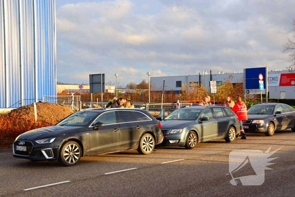 Kop-staartbotsing tussen drie voertuigen