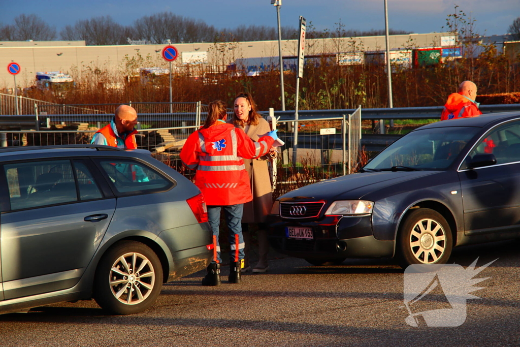 Kop-staartbotsing tussen drie voertuigen