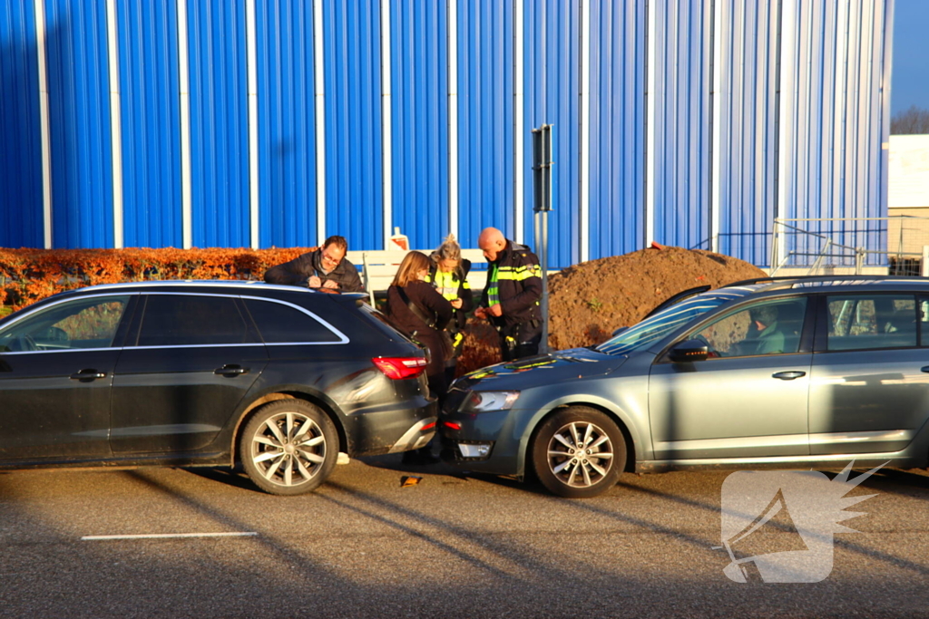 Kop-staartbotsing tussen drie voertuigen