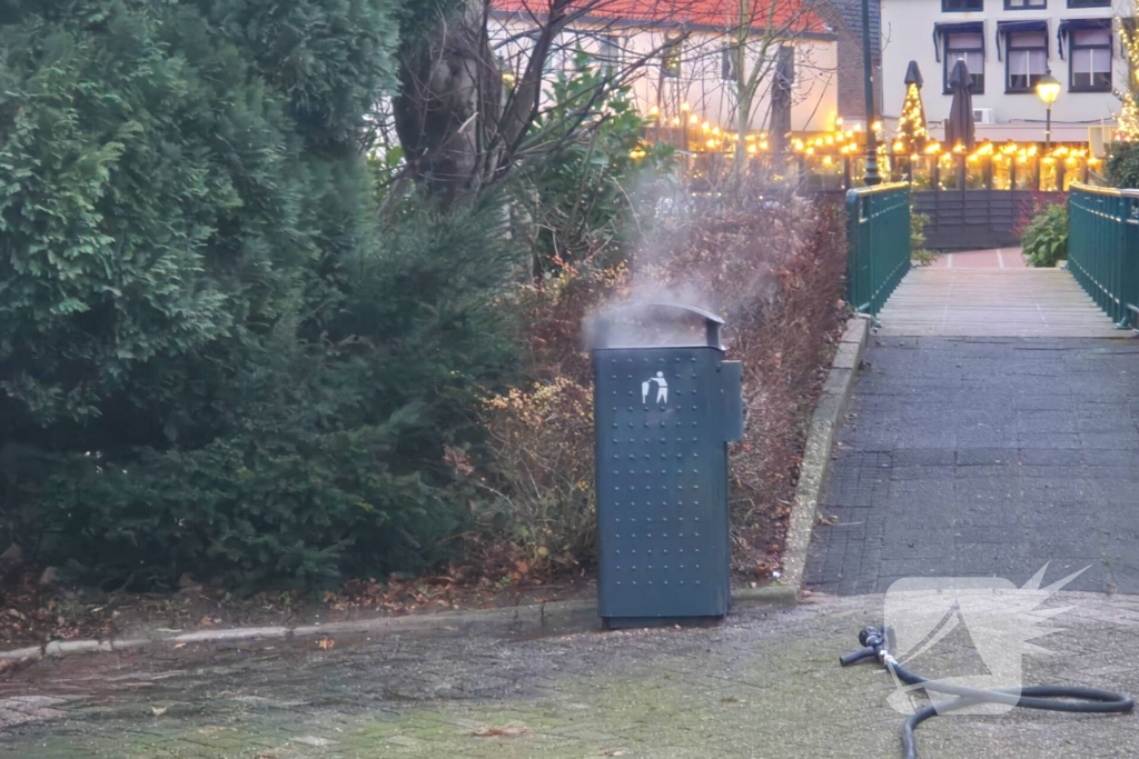 Brand in prullenbak vermoedelijk aangestoken