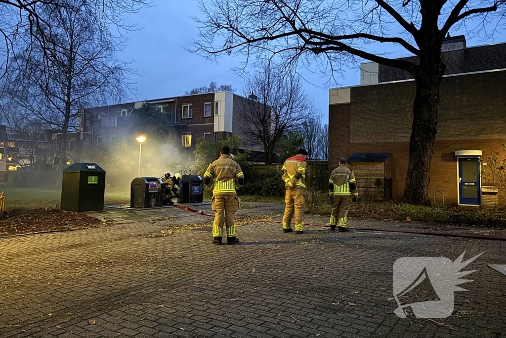 Brand in ondergrondse container zorgt voor veel rookontwikkeling