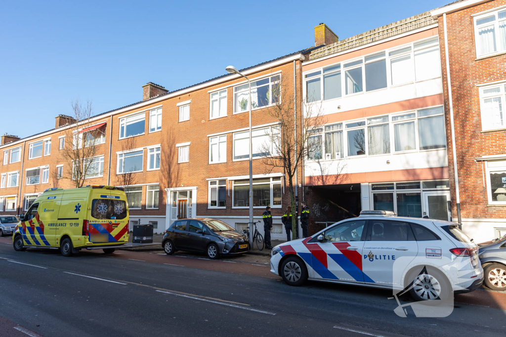 Man gewond na val val uit raam