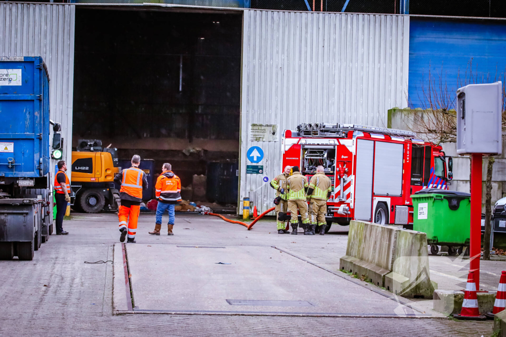 Brand in loods van recyclingbedrijf