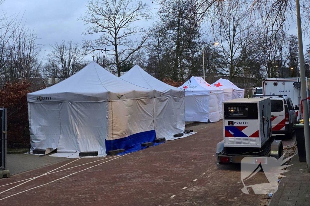 Bewoners halen spullen op na verwoestende explosie