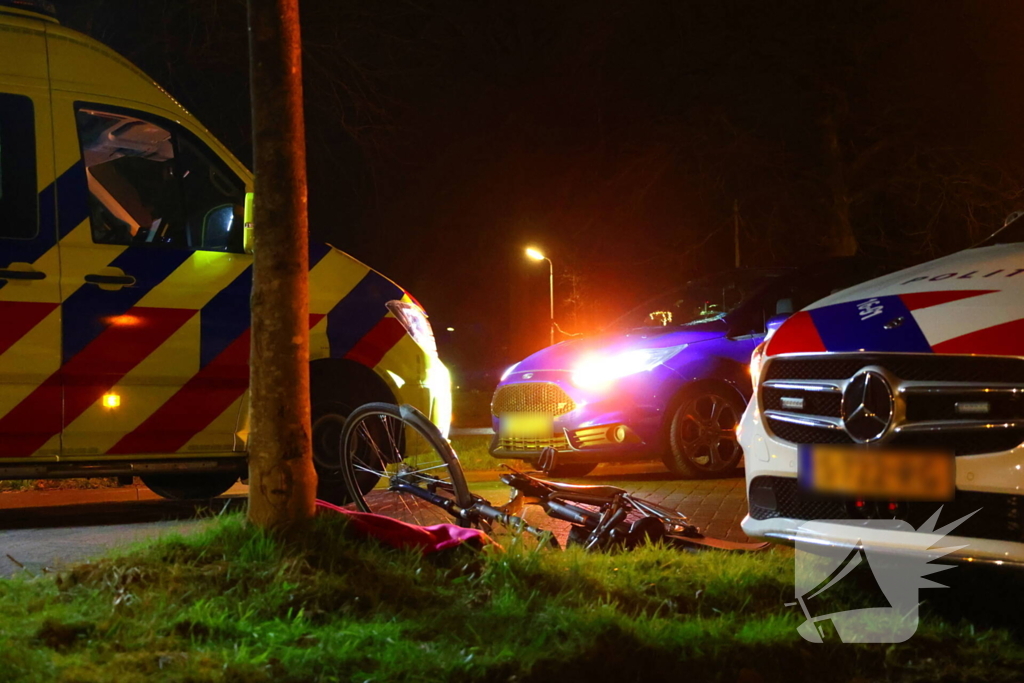 Fietser zwaargewond bij aanrijding met auto