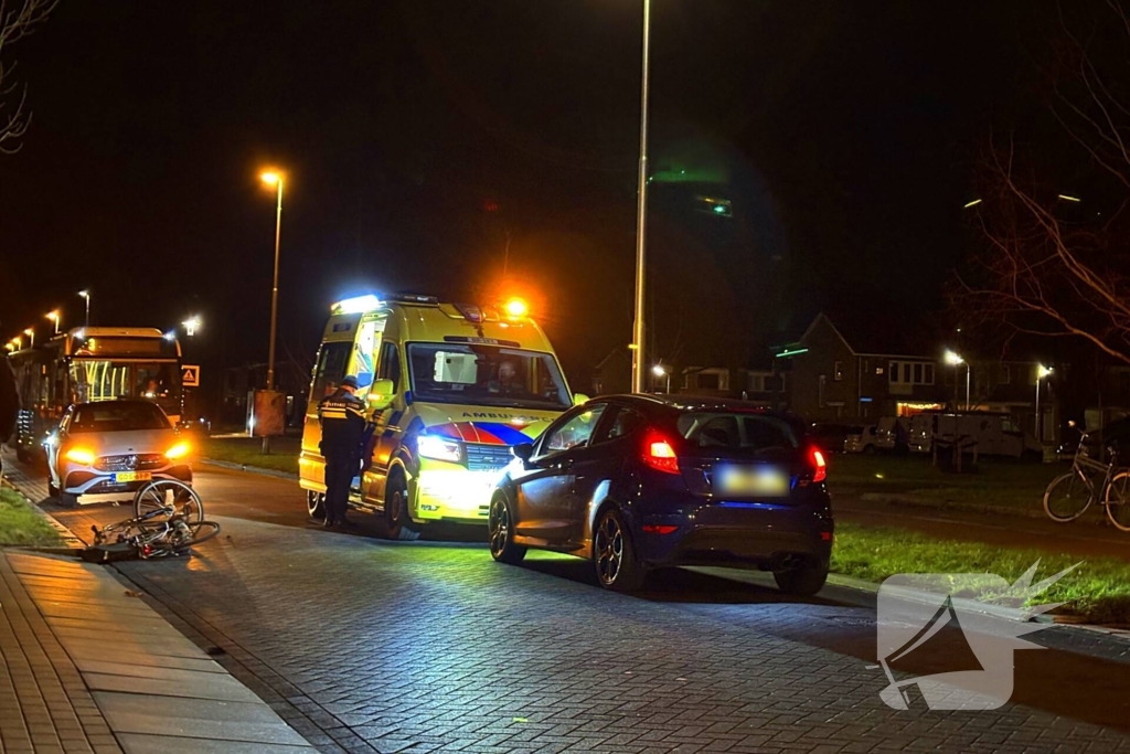 Fietser zwaargewond bij aanrijding met auto