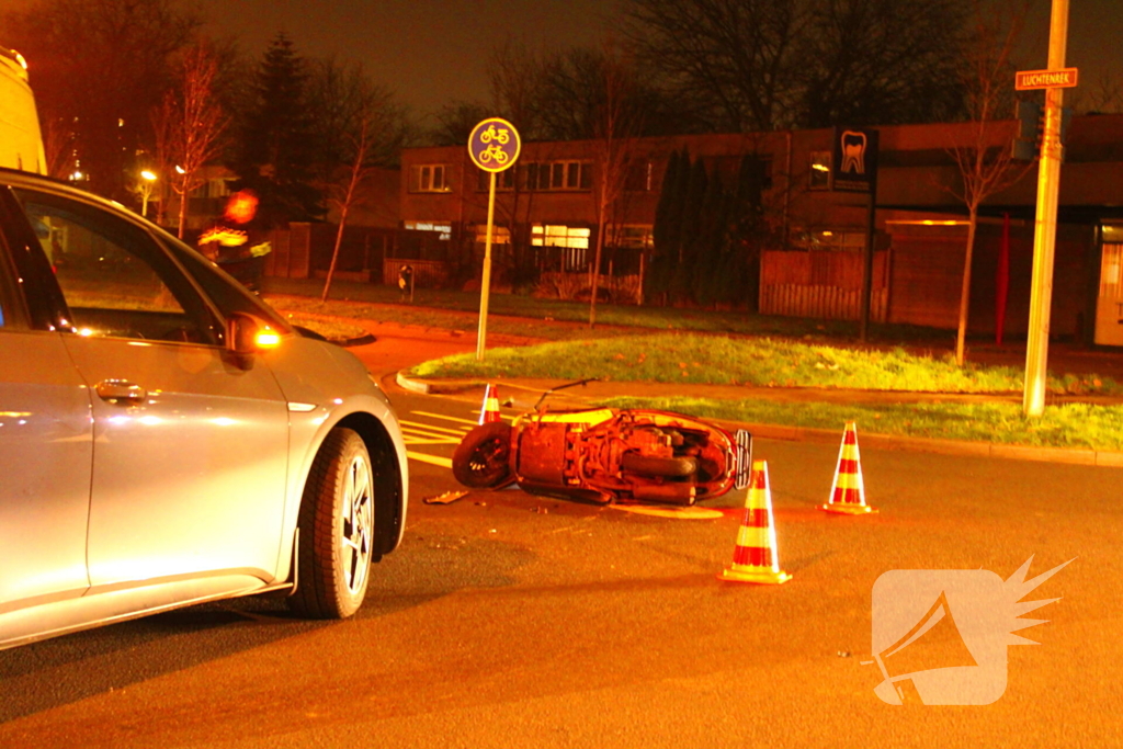 Scooterrijder gewond bij botsing met auto