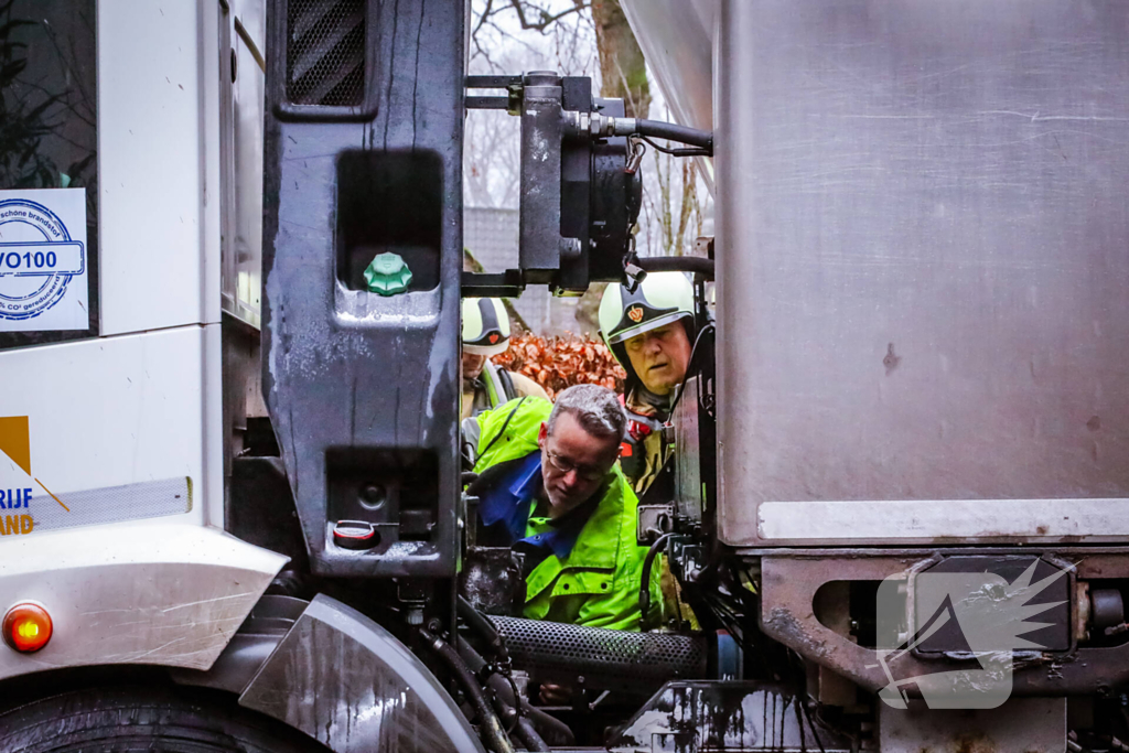 Brand in motor van vrachtwagen