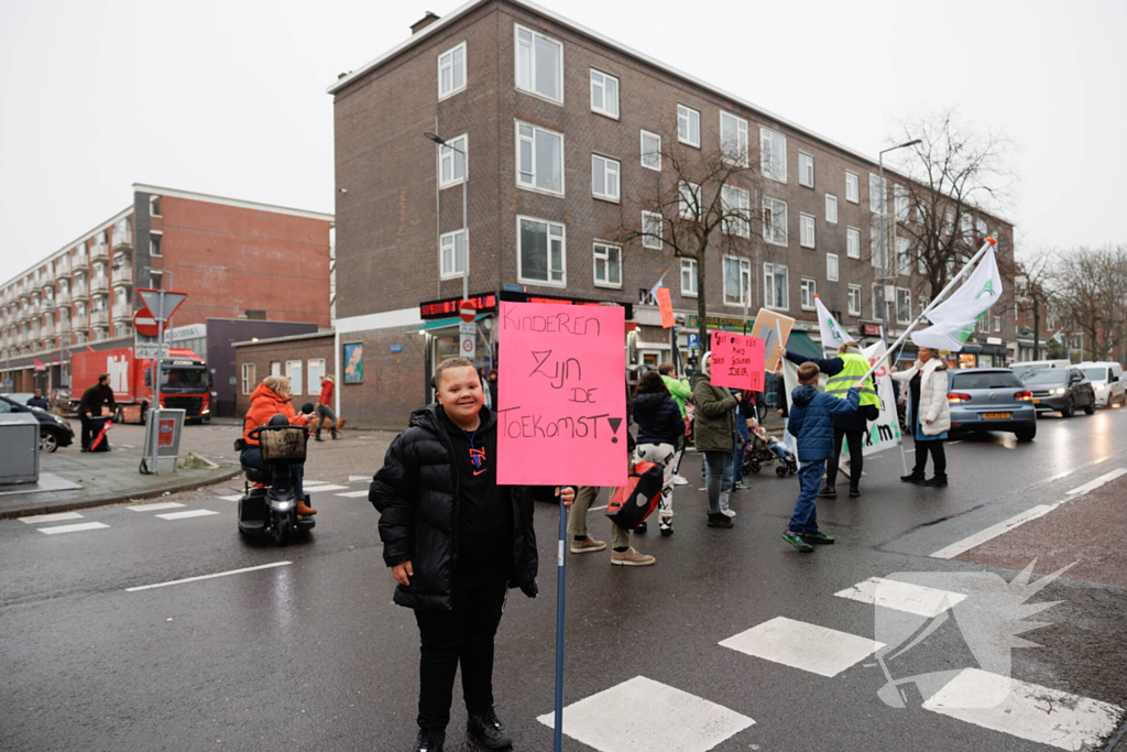 Kinderen vechten voor hun clubhuis met creatieve actie