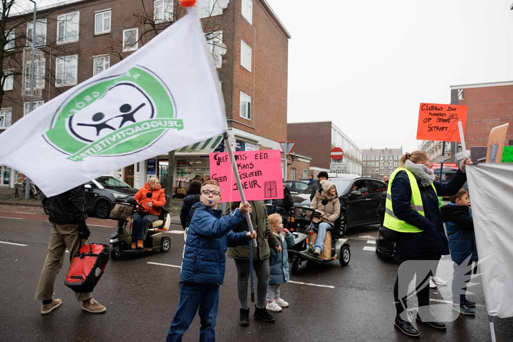 Kinderen vechten voor hun clubhuis met creatieve actie