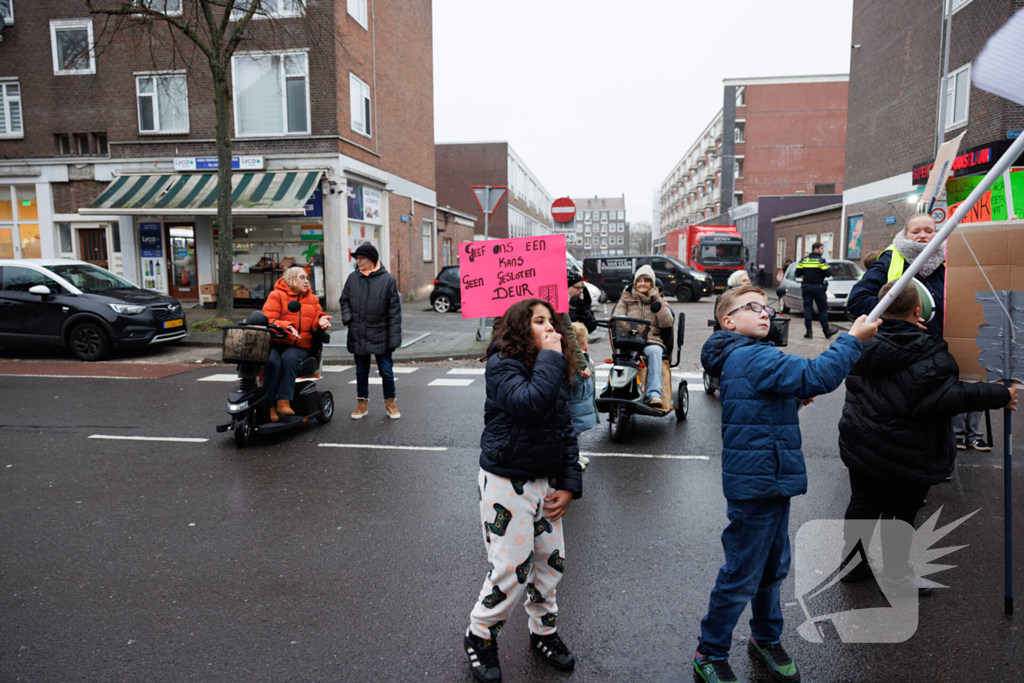 Kinderen vechten voor hun clubhuis met creatieve actie