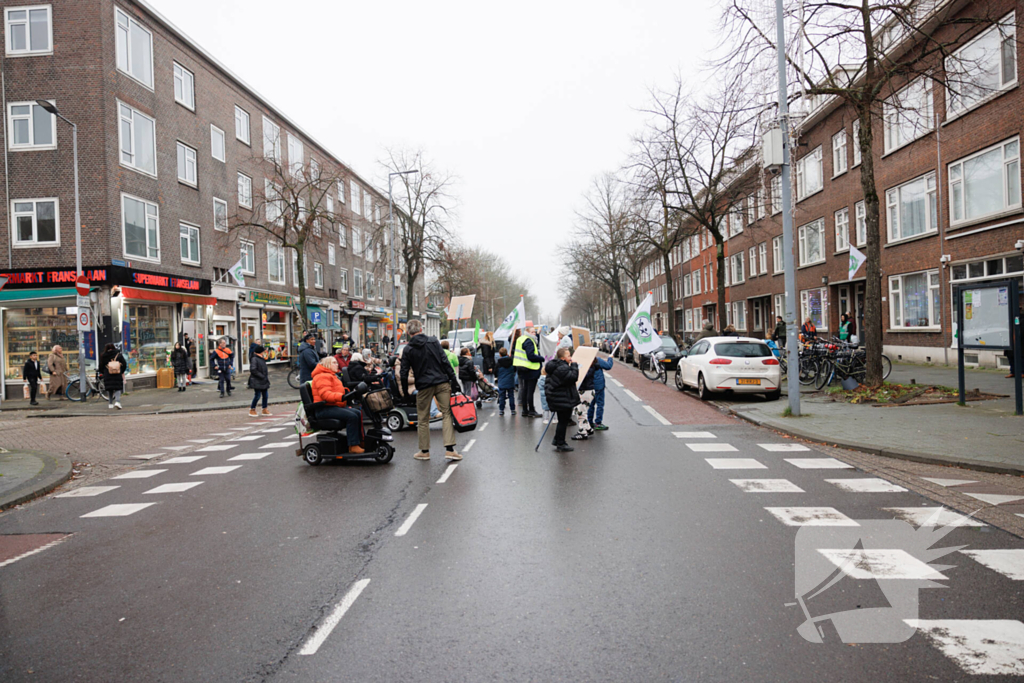 Kinderen vechten voor hun clubhuis met creatieve actie