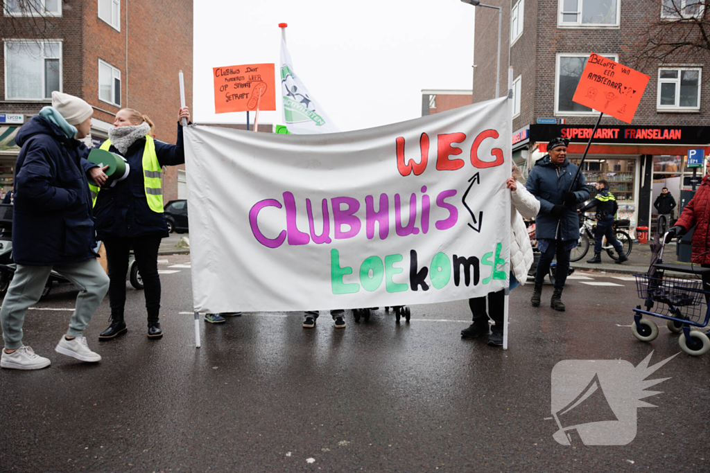 Kinderen vechten voor hun clubhuis met creatieve actie