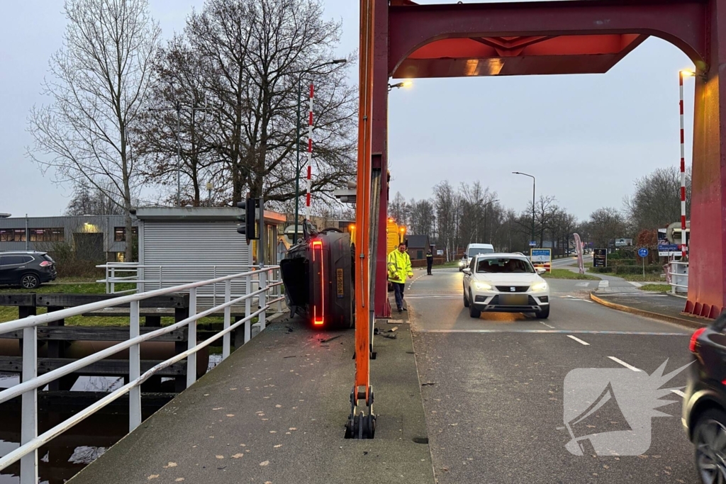 Paniekmanoeuvre leidt tot ongeval op ophaalbrug