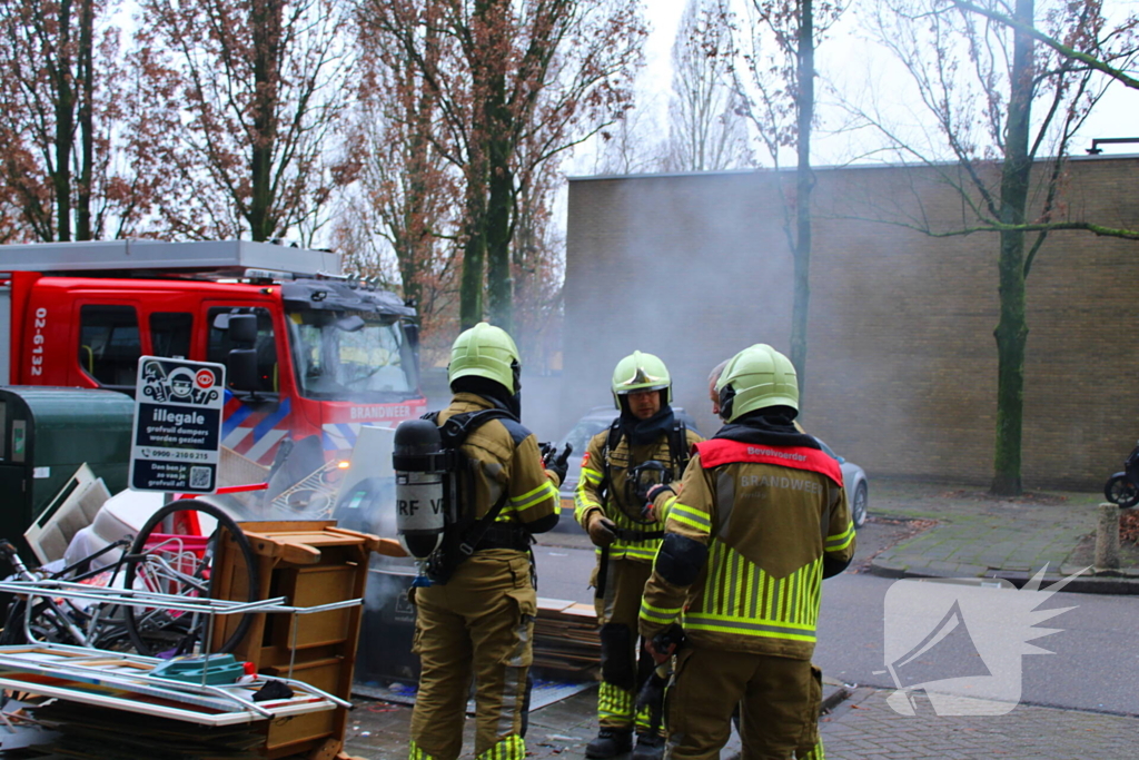 Veel rook bij brand in ondergrondse container