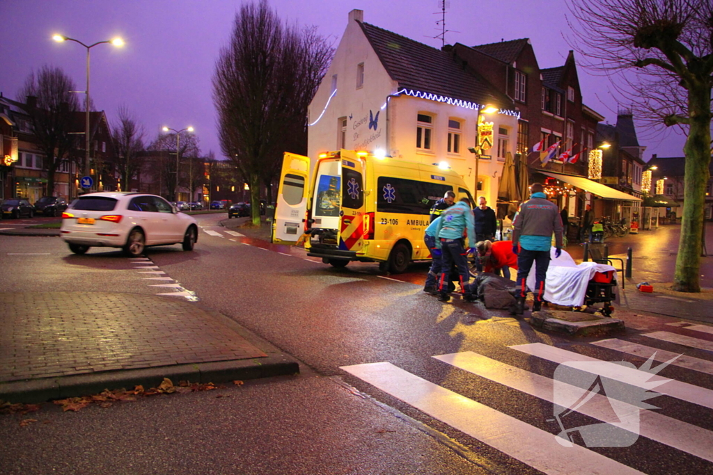 Fietsster botst tegen stoeprand