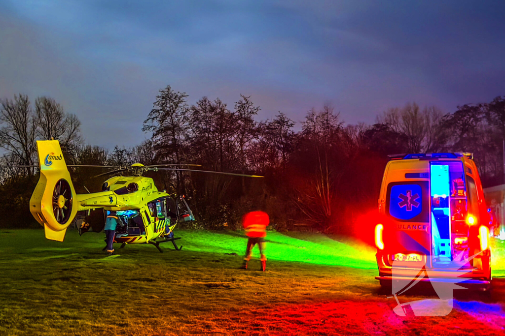 Ambulance helikopter vervoerd patiënt vanaf eilanden