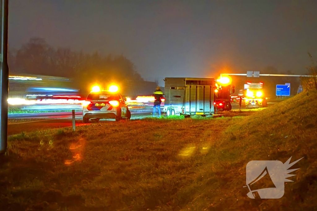 Eenzijdig ongeval op snelweg bij afslag Volkel veroorzaakt verkeershinder