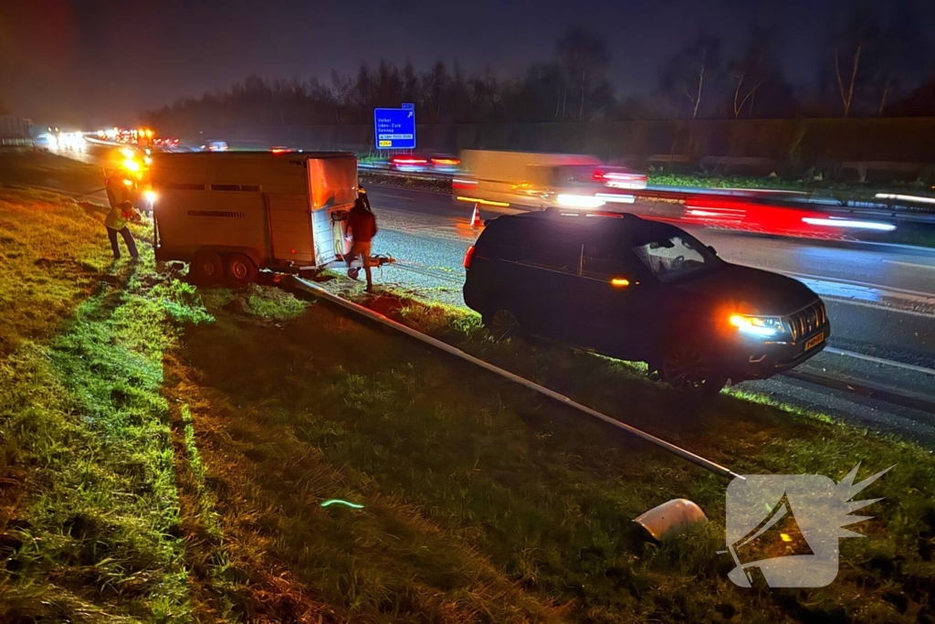 Eenzijdig ongeval op snelweg bij afslag Volkel veroorzaakt verkeershinder