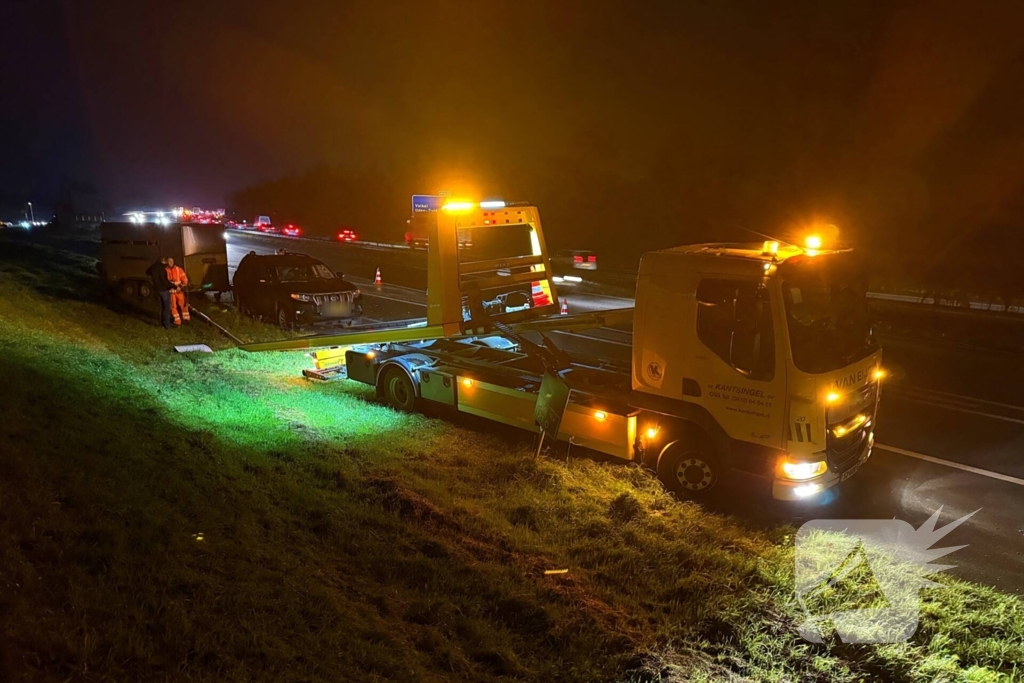 Eenzijdig ongeval op snelweg bij afslag Volkel veroorzaakt verkeershinder