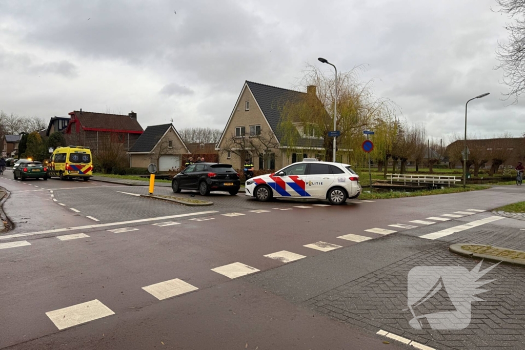 Fietser naar ziekenhuis na botsing met auto